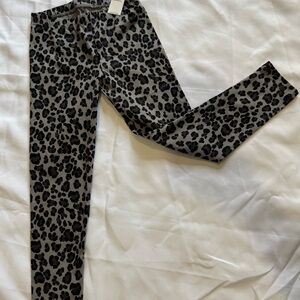 NWT girls cheetah print leggings size 5T. Old Navy.